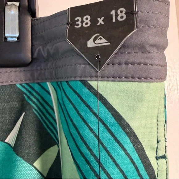 NWT QUIKSILVER SZ 38 Mens Board Shorts w/Pockets, Drawstring Swim Vacation Beach - Picture 6 of 12